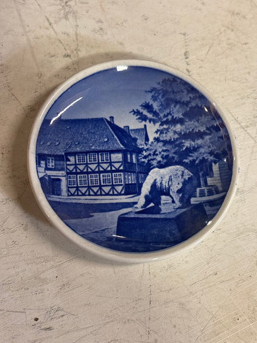 ROYAL COPENHAGEN INN WITH BEAR FOUNTAIN BUTTER PAT