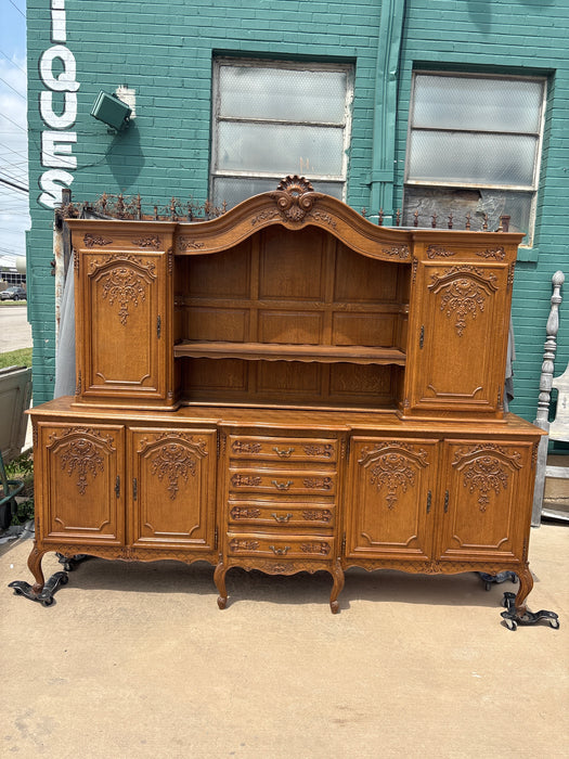 LARGE LOUIS XV LIGHT OAK VAISSELIER