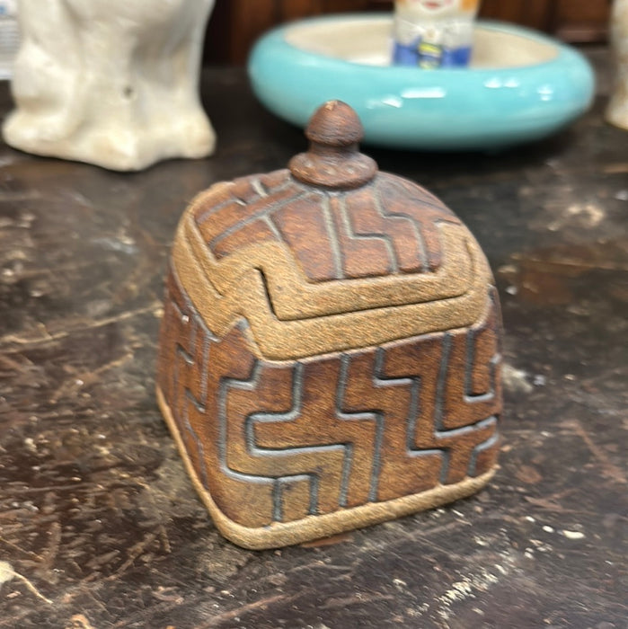 POTTERY BOX WITH LID