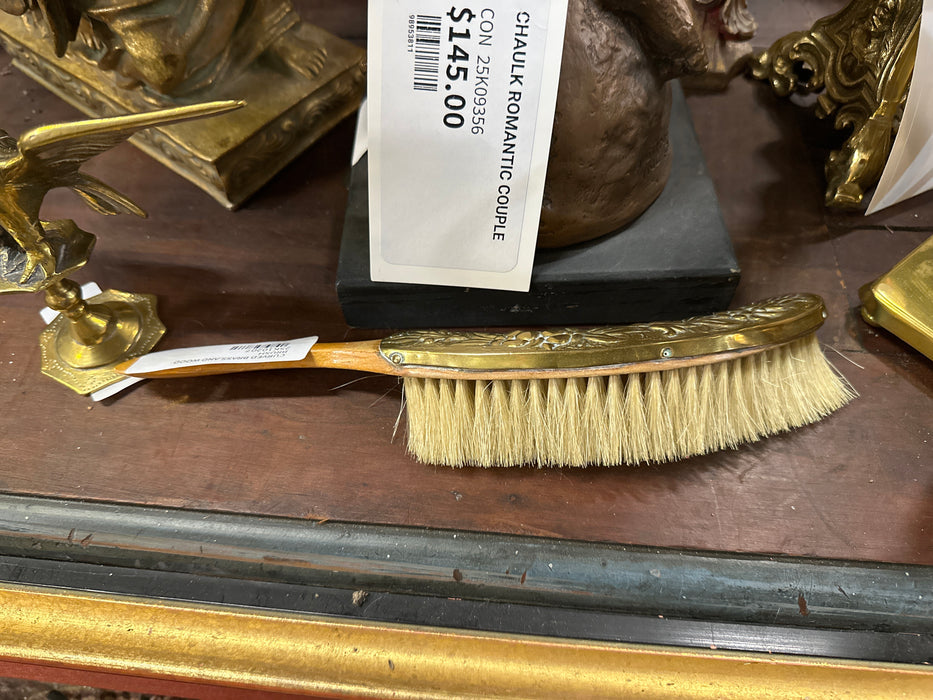 CURVED BRASS AND WOOD BRUSH