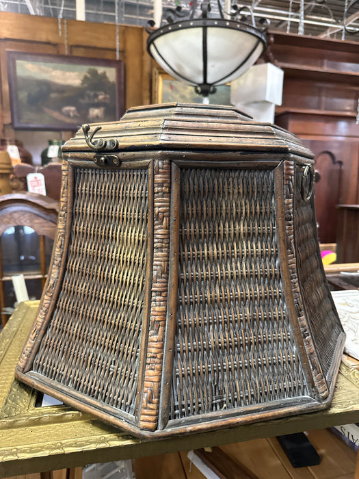COVERED BASKET