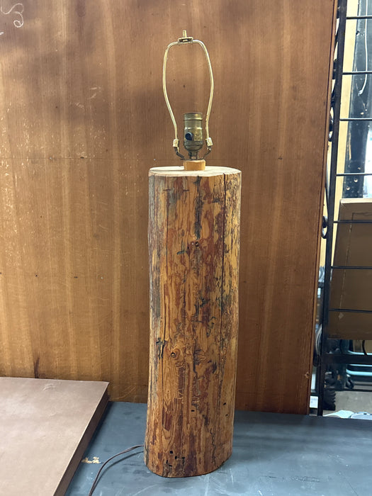 ROUND RUSTIC WOOD SECTION TABLE LAMP