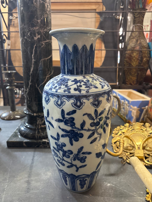 PAIR OF BLUE AND WHITE VASES