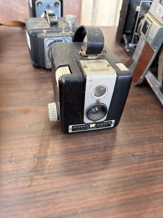 BROWNIE HAWKEYE FLASH CAMERA