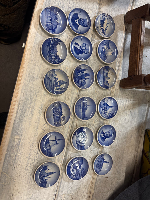 ROYAL COPENHAGEN COUPLE IN HORSE DRAWN SLED BUTTER PAT
