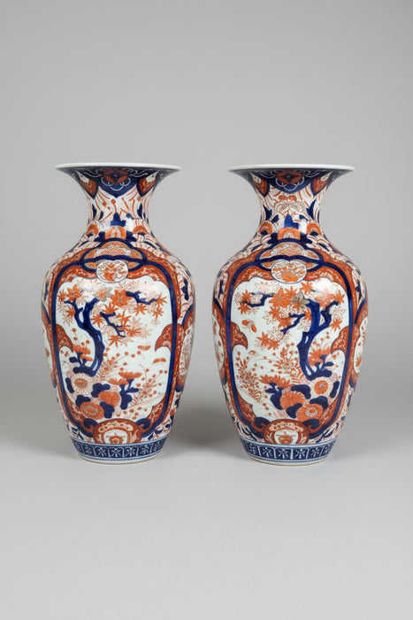 PAIR OF 19TH CENTURY JAPANESE IMARI VASES