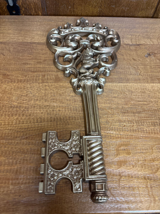 MEDIUM COMPOSITION GOLD KEY