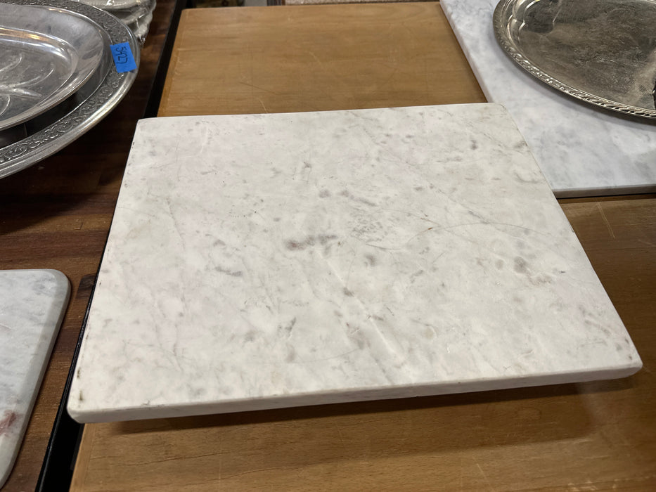 ELEVATED STONE CHOPPING BOARD