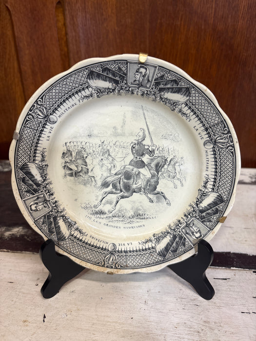 SMALL FRENCH SARREGUEMINES TRANSFERWARE MILITARY PLATE OF CAVALRY BATTLE “LES GRANDES MANCEUVRES”