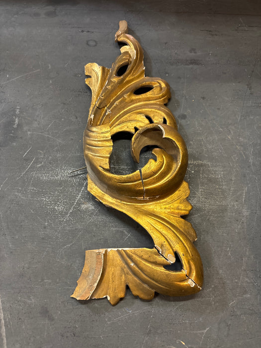 SMALL GOLD FOLIATE FRAGMENT