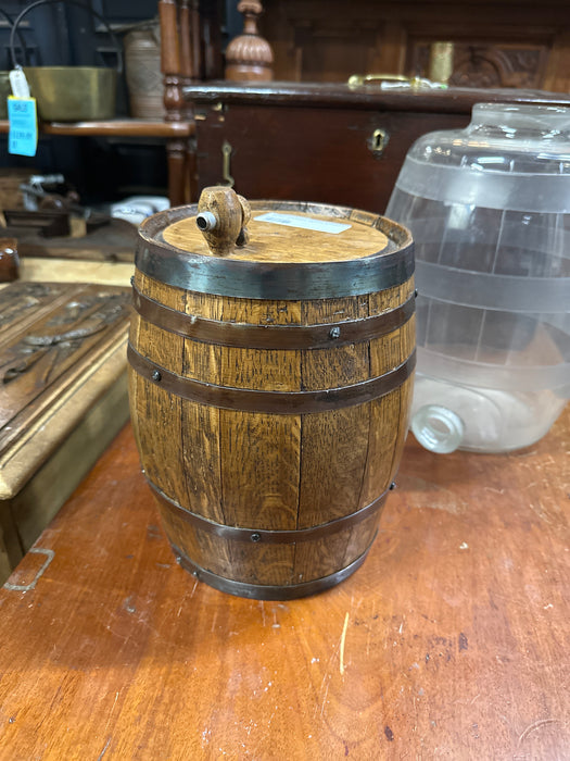 WINE BARREL WITH SPOUT