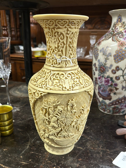 COMPOSITION ASIAN VASE