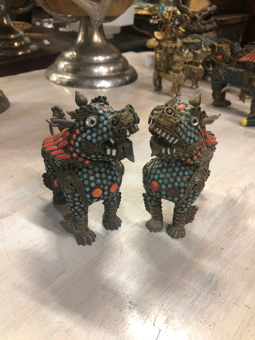 MEDIUM PAIR OF TURQUOISE AND CORAL FOO DOGS