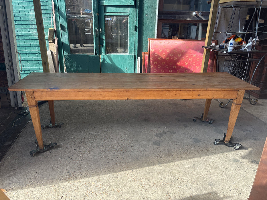 LONG OAK AND PINE PEGGED TAPERED LEG DRAPER'S TABLE