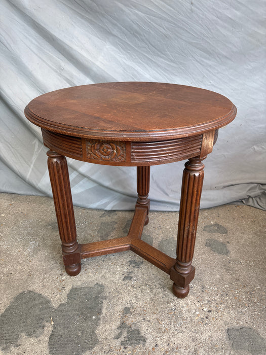ROUND REEDED LEG OAK TABLE