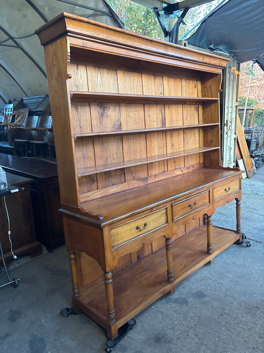 WELSH CUPBOARD VINTAGE