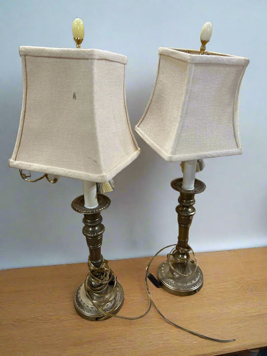 PAIR LAMPS WITH STONE FINIAL