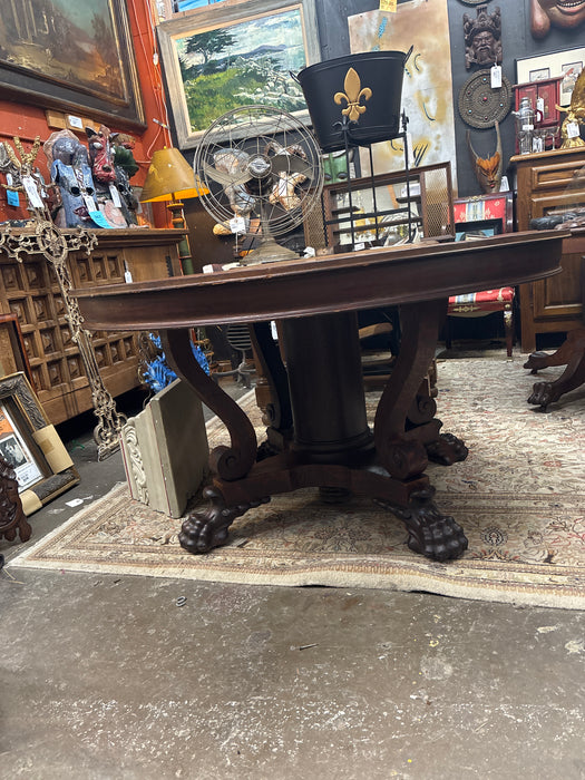 LARGE ROUND AMERICAN OAK TABLE WITH PAW FEET