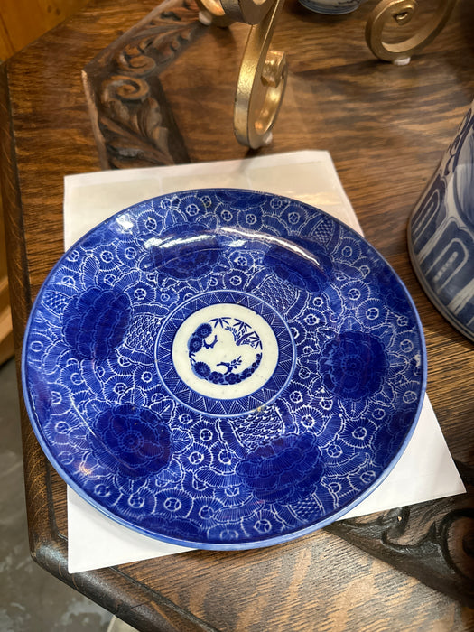 BLUE AND WHITE IMARI 9" PLATE