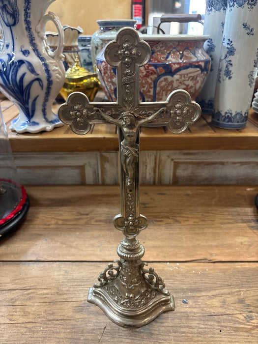TRIFOIL AND SLENDER BASE METAL CRUCIFIX UNDER DOME