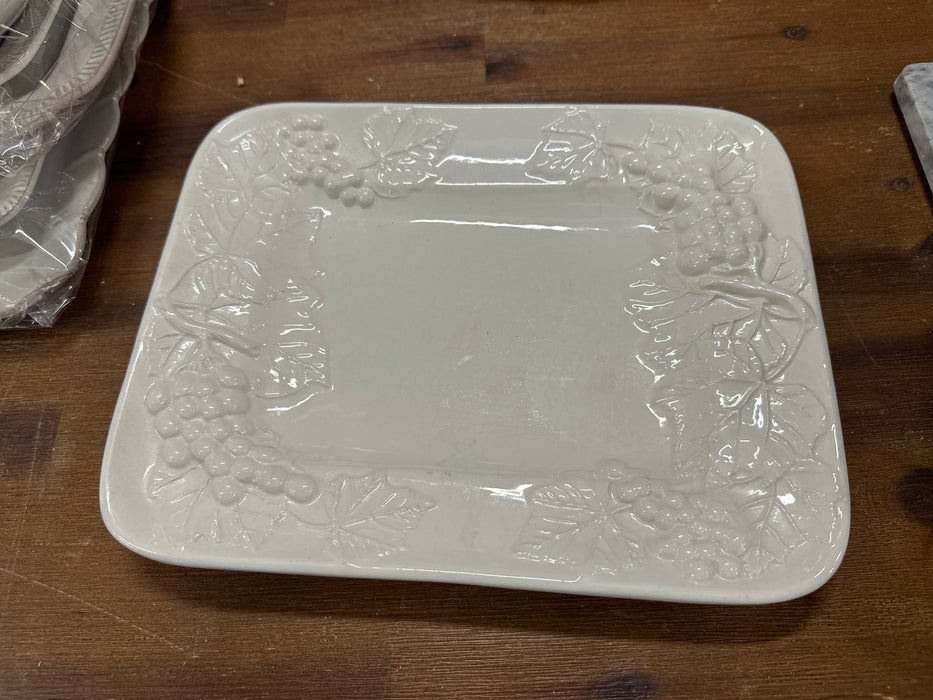 ITALIAN WHITE SRVING PLATE WITH GRAPES