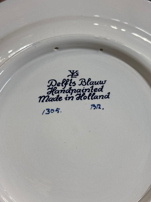 PAIR OF DELFT BIRD PLATES