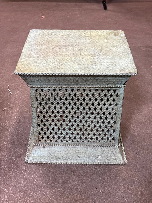 SMALL TIN STAND WITH LATTICE WORK