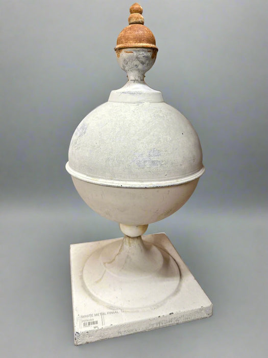 WHITE METAL FINIAL