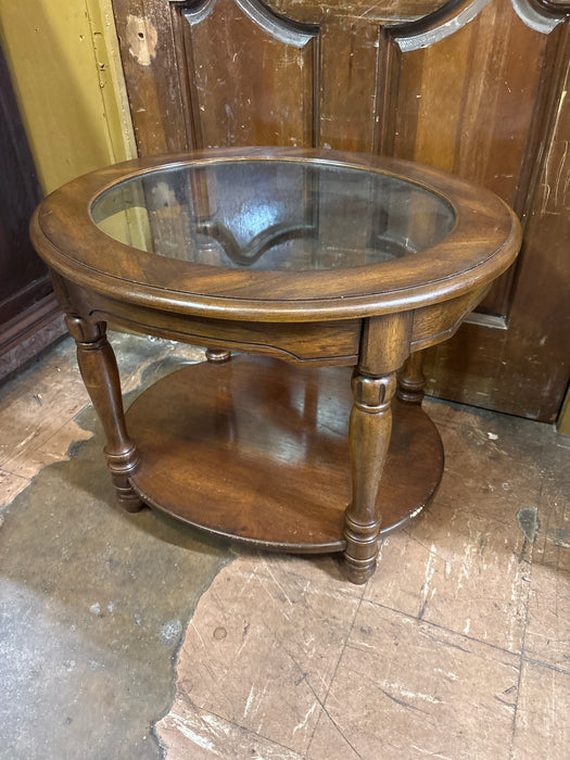 OVAL SIDE TABLE WITH GLASS TOP