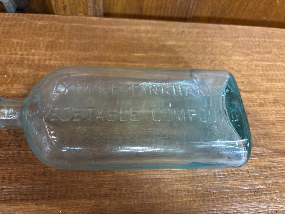 GREEN VINTAGE BOTTLE LYDIA PINKHAMS VEGETABLE COMPOUND