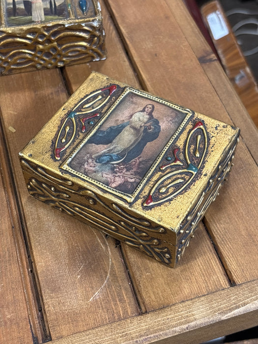 MEDIUM GOLD, BLUE AND RED FLORENTINE BOX WITH DECOUPAGE PAINTING OF WOMAN AND CUPIDS