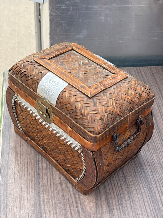 SMALL WOVEN BOX