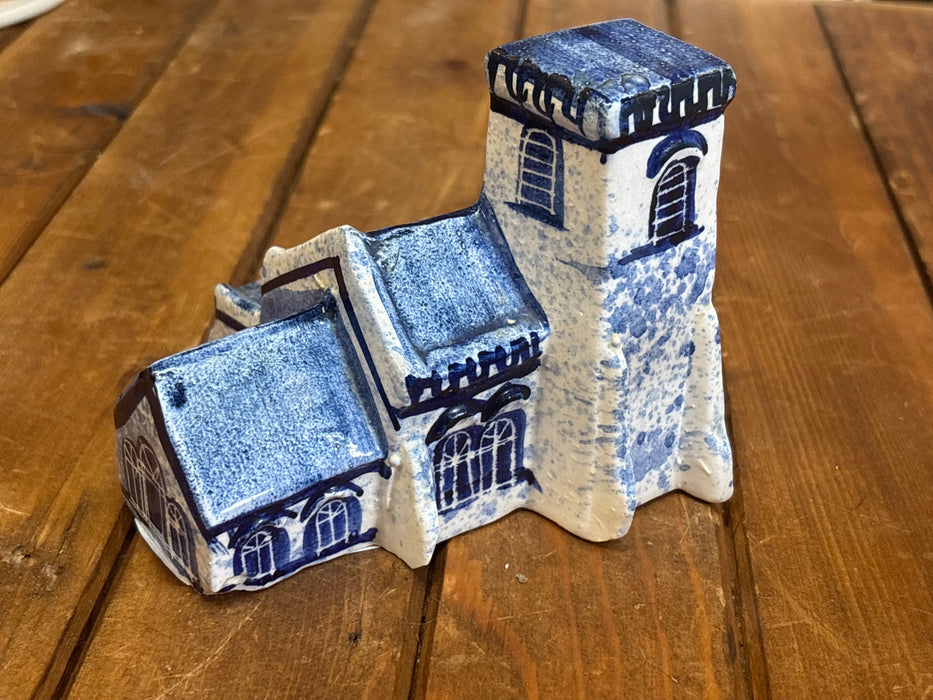 BLUE AND WHITE POTTERY HOUSE