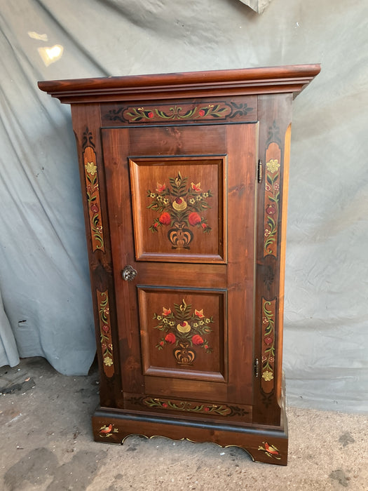 EASTERN EUROPEAN FLORAL PAINTED BONITERE