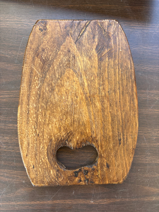 SMALL WOOD SHAPED CUTTING BOARD WITH HANDLE