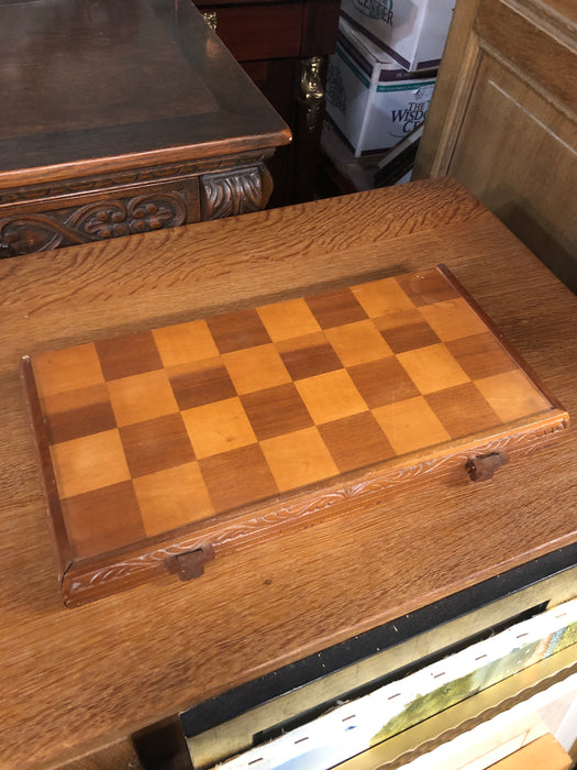 HAND CARVED CHESS SET IN BOARD CASE