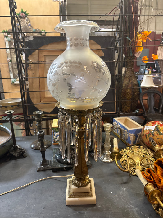 SMALL SHAPED BRASS LAMP ON MARBLE BASE WITH LUSTERS AND ETCHED GLASS
