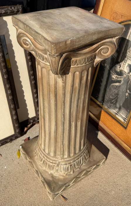 CLASSICAL COLUMN PLANT STAND