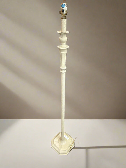 OFF WHITE METAL FLOOR LAMP