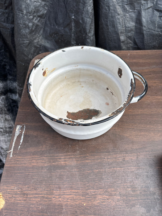 GRANITEWARE POT