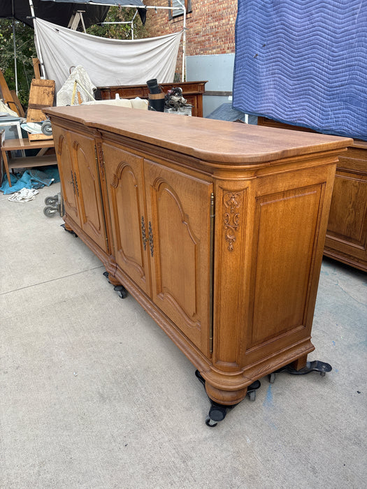 OAK SIDEBOARD WITH ARCHED DOORS AND BUN FEET