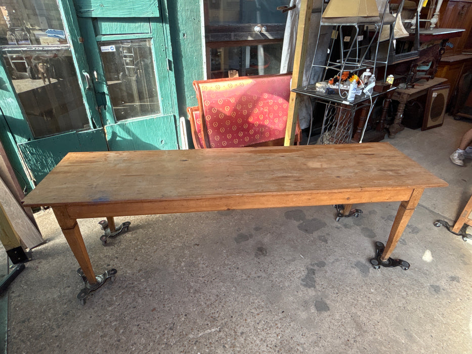 LONG OAK AND PINE PEGGED TAPERED LEG DRAPER'S TABLE