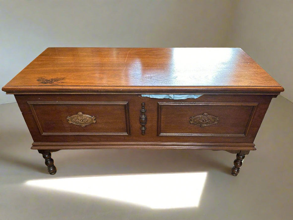 EARLY 20TH CENTURY CEDAR BLANKET CHEST