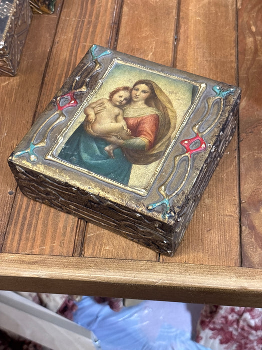 DARK GOLD, RED AND BLUE SQUARE FLORENTINE BOX WITH PORTRAIT OF WOMAN AND CHILD