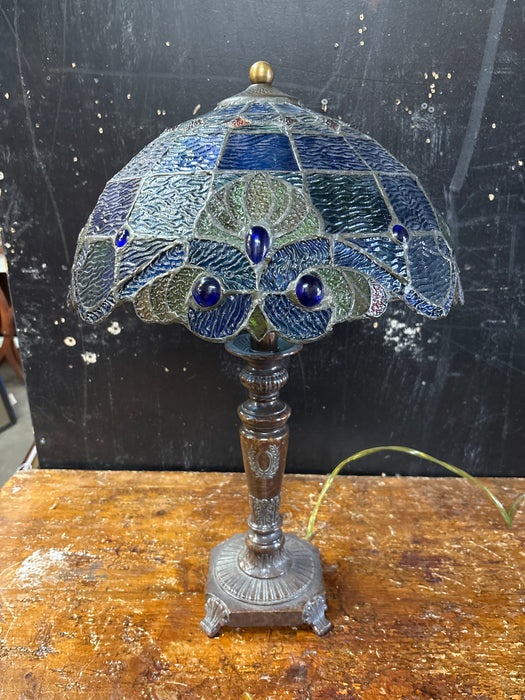 METAL TABLE LAMP WITH BLUE TIFFANY STYLE STAINED GLASS