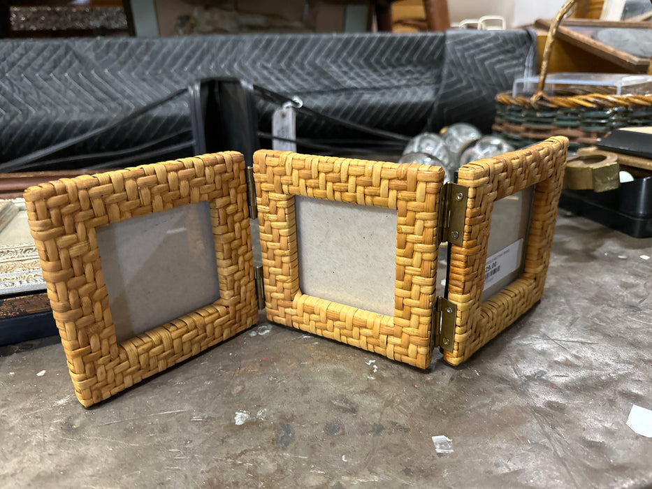 TRIFOLD RATTAN FRAME