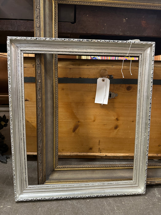 SMALL SILVER FRAME WITH LEAVES