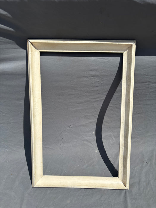 SIMPLE WHITE FLARED EDGE FRAME