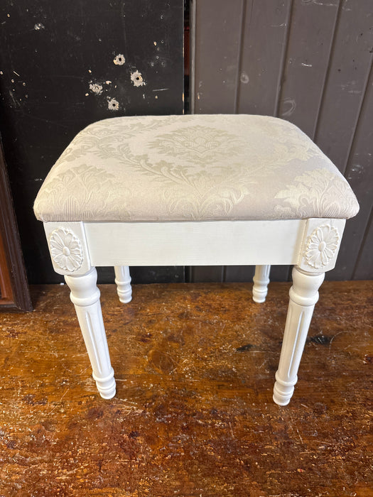 SMALL WHITE BENCH