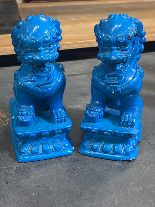 PAIR OF MEDIUM BLUE CHAULK FOO DOGS HOLDING BALLS - AS FOUND